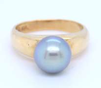 Elegant Yellow Gold Black Pearl Ring