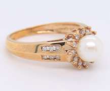 Marvelous 6.25mm Pearl with Diamond Sunburst Halo Ring