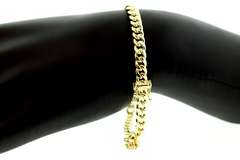 Desirable 10kt Yellow Gold Curb Chain Bracelet