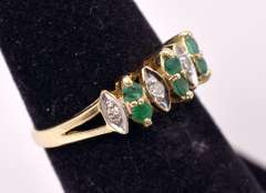 Elegant Emerald and Diamond Ring in 14K Yellow Gold