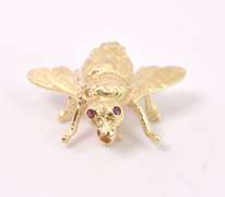Luxurious "Fly" Pin with Rubies in 14K Yellow Gold