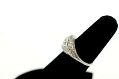 LADIES PLATINUM ANTIQUE DIAMOND RING