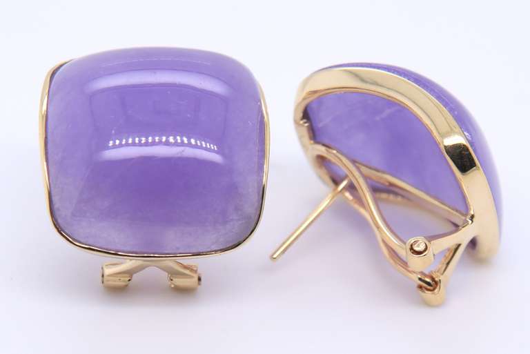 Charming Yellow Gold Lavender Jade Huggie Earings