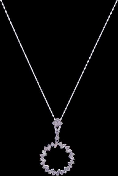 Unique 18kt White Gold Necklace Circle Diamond Pendant