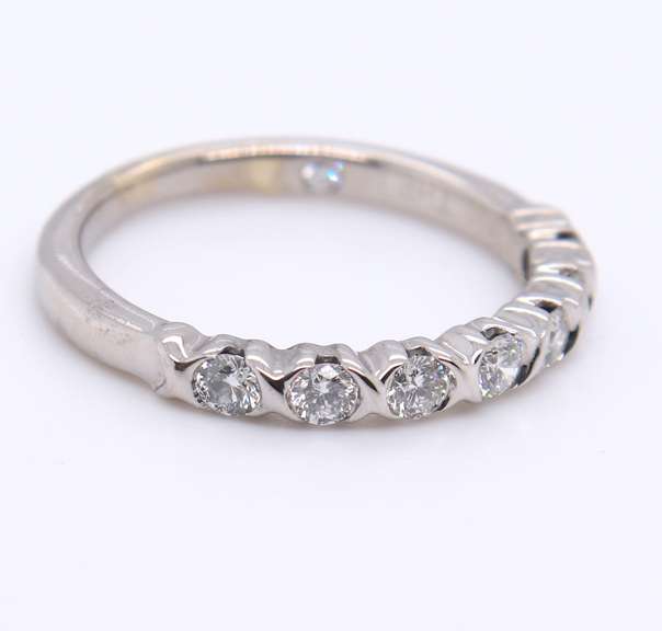 Sparkling White Gold Leo Cut Diamond Band