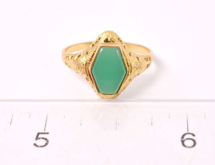 Gorgeous Green Gemstone Ring in Yellow Gold