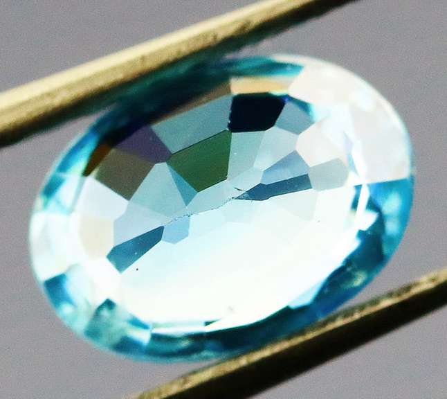 Super glittering! 1.24ct bi-color Cambodian Zircon
