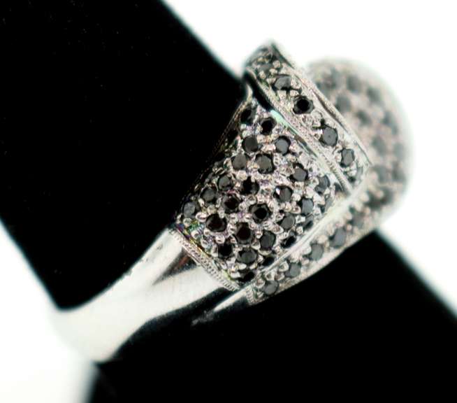 Elegant Black & White Diamond Ring in 14kt Gold