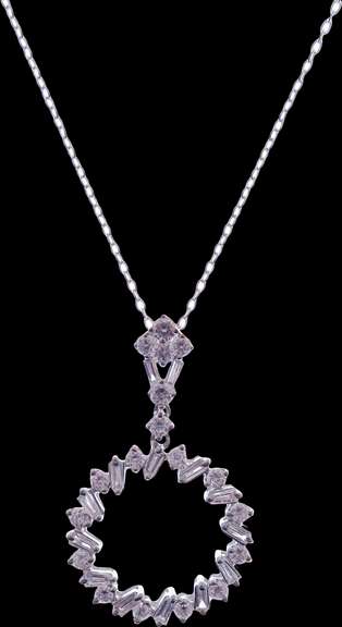 Unique 18kt White Gold Necklace Circle Diamond Pendant