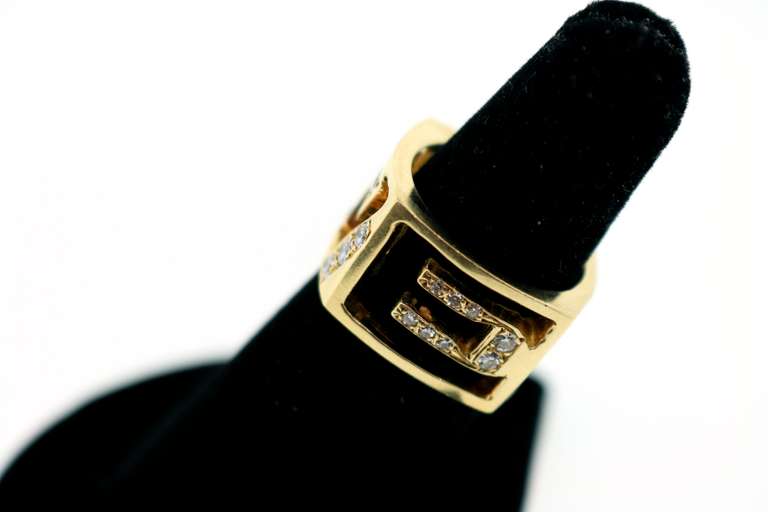 Powerful 18k Gold Contemporary Ring Studded with Diamonds