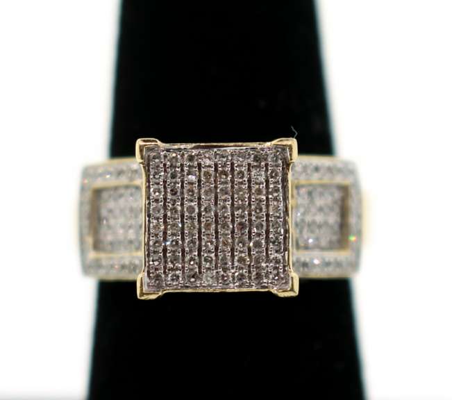 Mesmerizing Square Cluster Diamond Ring with 10k Gold