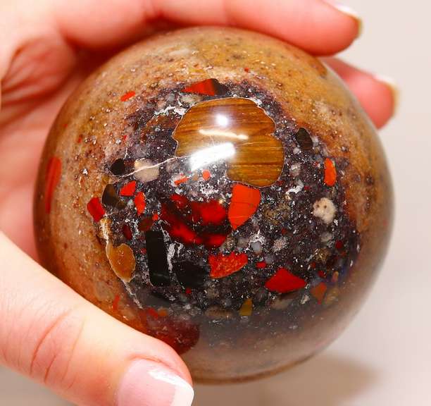 Simply gorgeous 2,720ct real Maligano Jasper