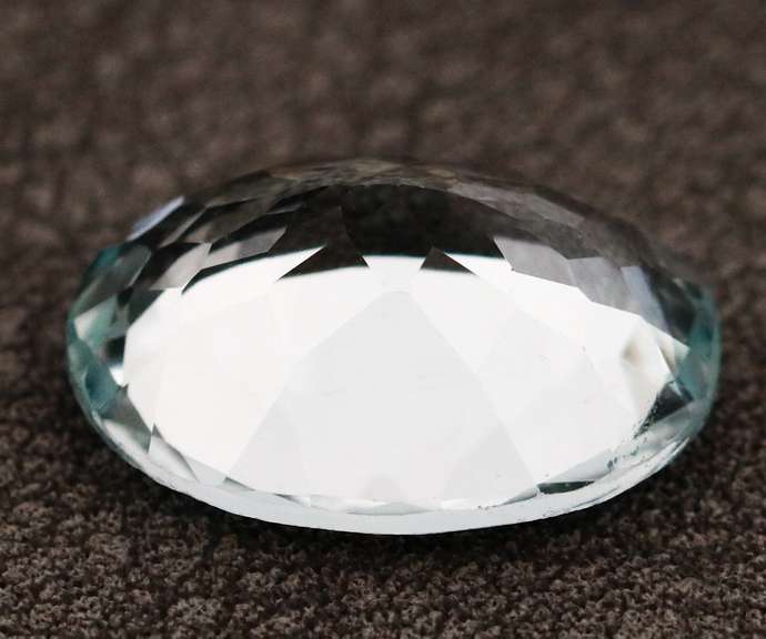 Stunning 10.49ct UNTREATED diamond white Topaz