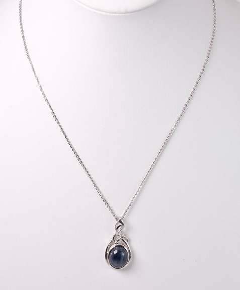 Stunning 8.63CTS Star Sapphire & 0.04CTS Diamond Pendant Necklace in Sterling Silver