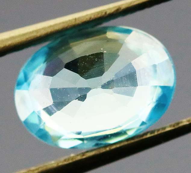 Super glittering! 1.22ct bi-color Cambodian Zircon
