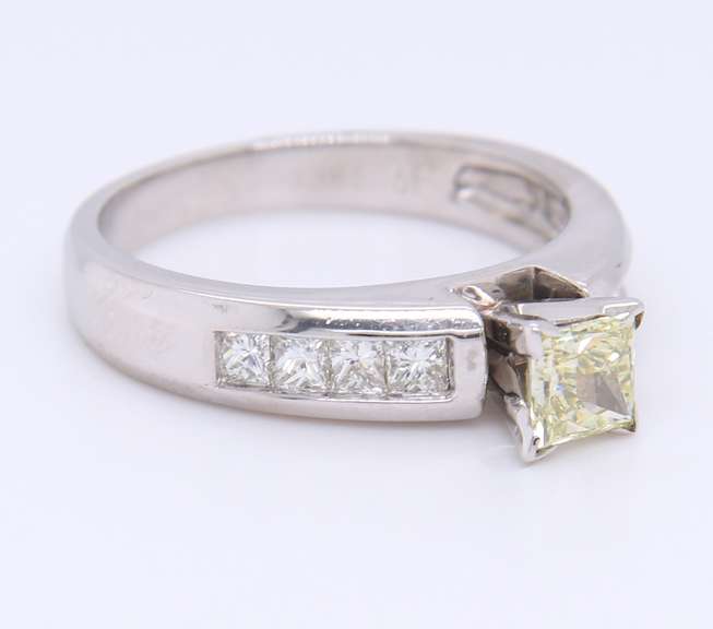 Lovely White Gold Princess Cut Diamond Engagement Ring