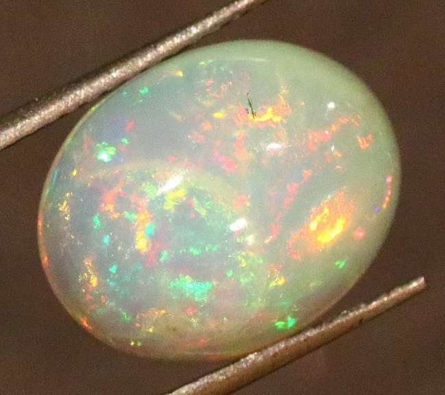 Vibrant 3.27ct lunar flashing Welo Opal