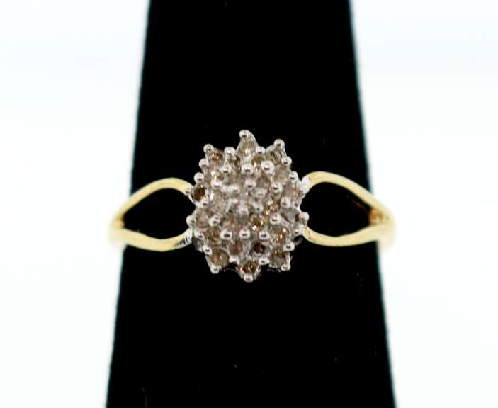 Stepped Diamond Cluster Ring with 10k Gold