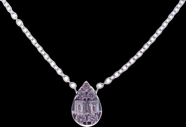 Exceptional 18kt White Gold Necklace With Pear Shaped Diamond Pendant