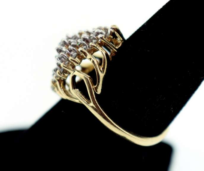 Glittering 10k Gold Diamond Cluster Ring