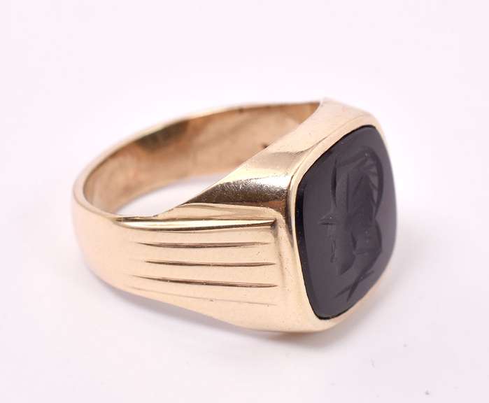 Men's Roman Intaglio Ring in Gold