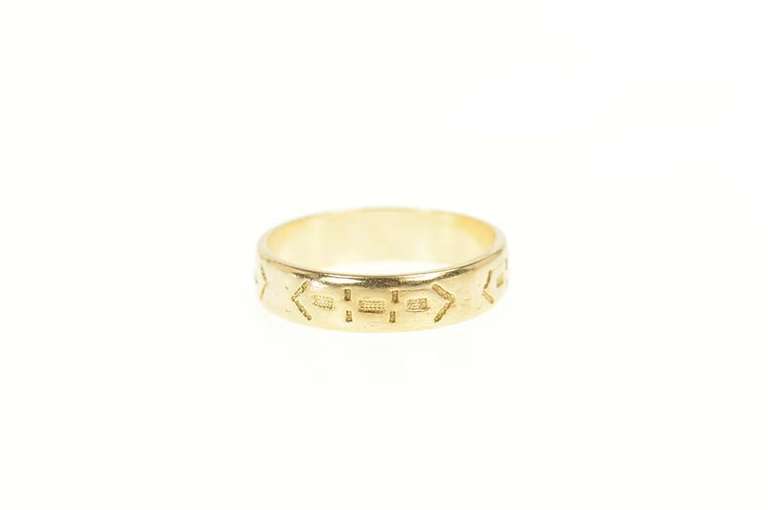 14K Yellow Gold Victorian Geometric Pattern Wedding Band Ring
