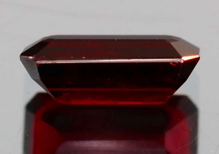 Outstanding 4.09ct deep red Spessartite Garnet