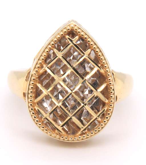 Attractive Yellow Gold Pear Shaped Ring