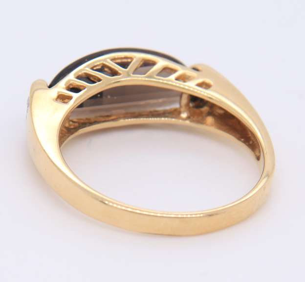 Attractive Yellow Gold Smokey Quartz and Diamond Ring
