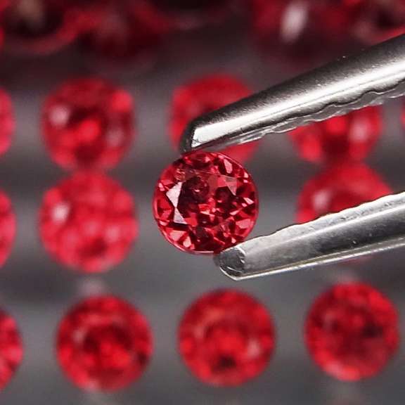 Incredible 7.09ct open color Pyrope Garnet set
