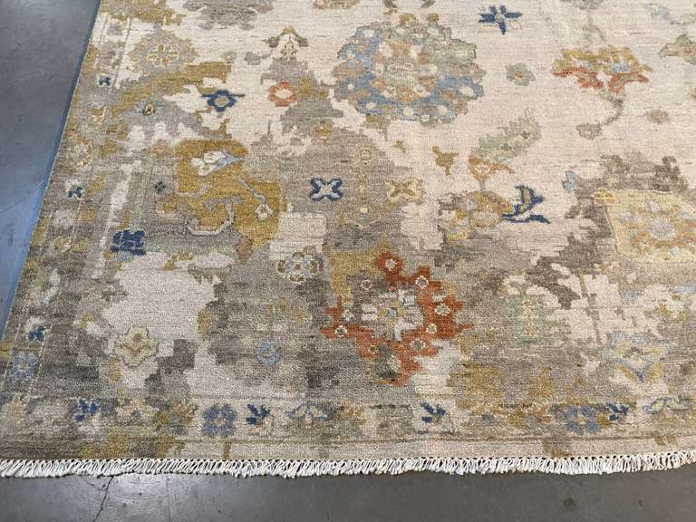 STUNNING OUSHAK DESIGN RUG 8x10
