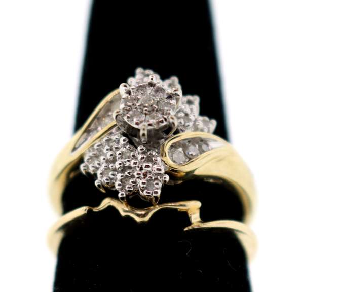 Floral Diamond Cluster 10k Gold Ring surrounded by Sparkling Diamonds