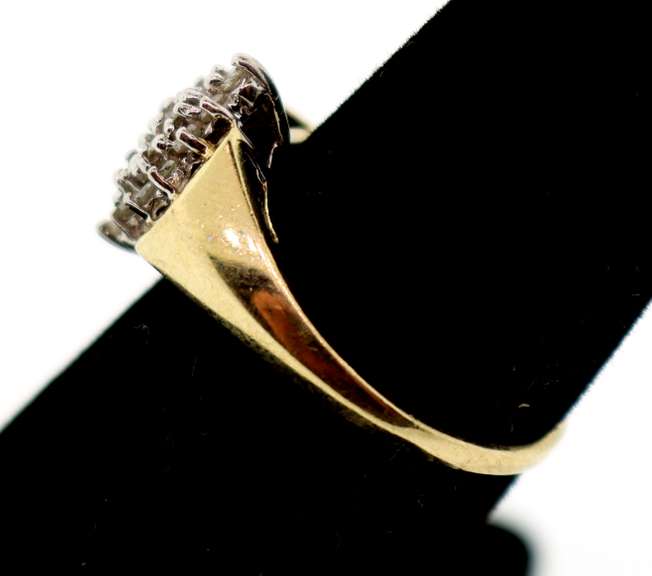 Geometric Diamond Cluster Ring with 10k Gold