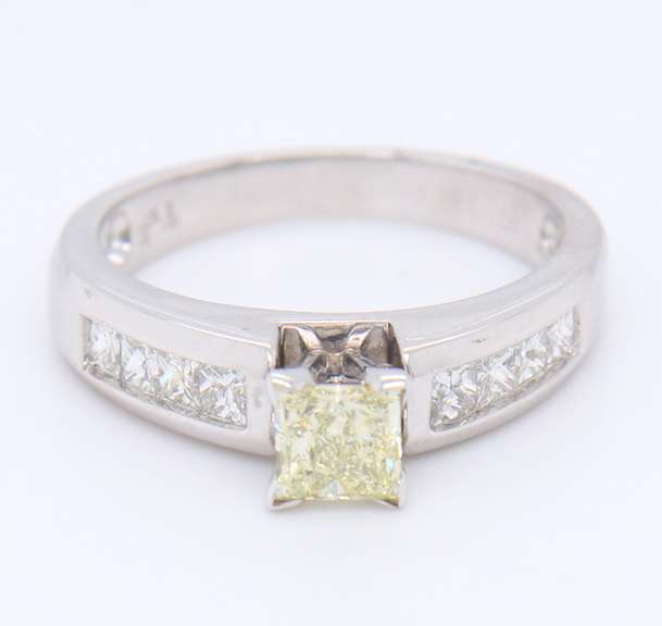 Lovely White Gold Princess Cut Diamond Engagement Ring