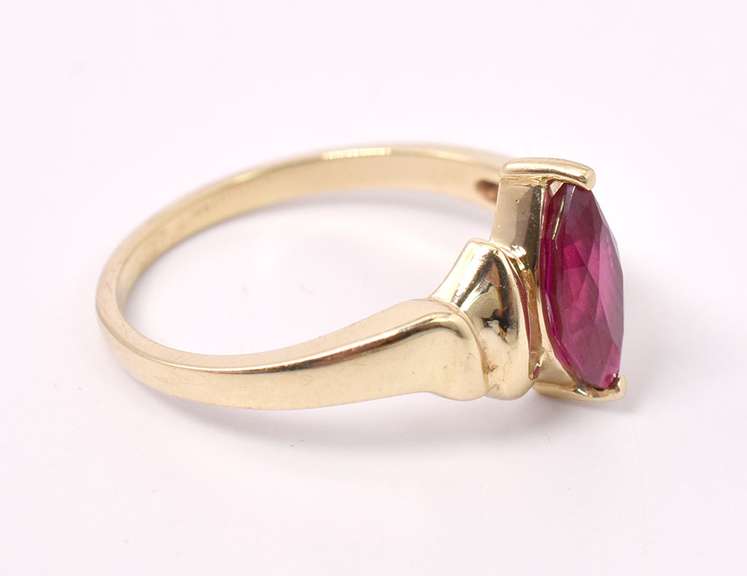 Marvelous Ruby Ring in 14K Yellow Gold