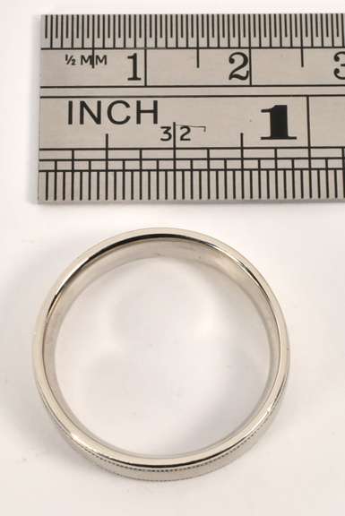 Tasteful Comfort Fit Platinum Wedding Band