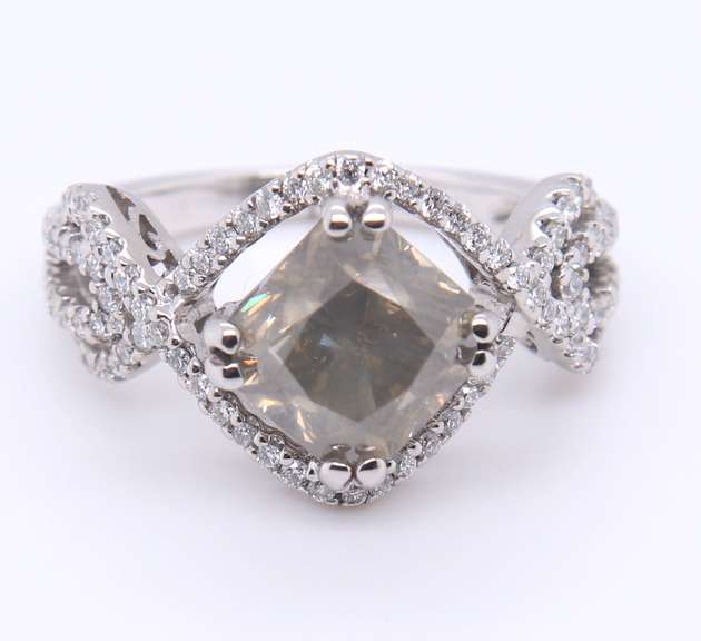 Dazzling 18kt White Gold Diamond Halo Split Shank Ring