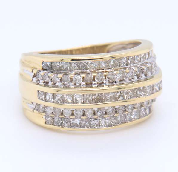 Fabulous Yellow Gold Diamond Wedding Band