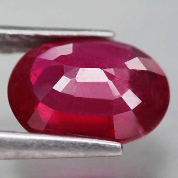Stunning 3.08ct reddish pink Ruby