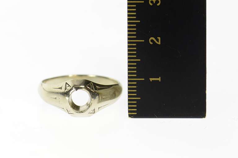 20K White Gold Art Deco Men's 4.8mm Ornate Setting Ring