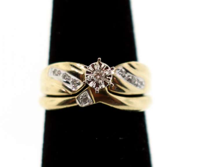 Stunning 10k Gold Centerpiece Diamond Ring with Side Diamonds