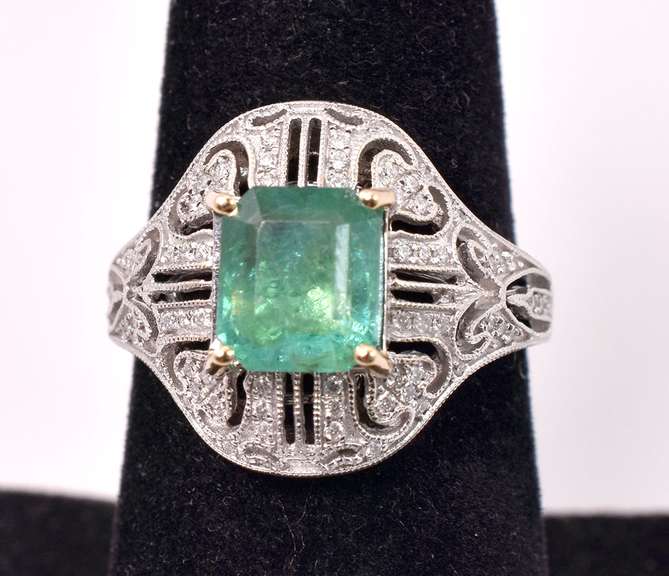 Gorgeous Emerald & Diamond Ring, 18KT