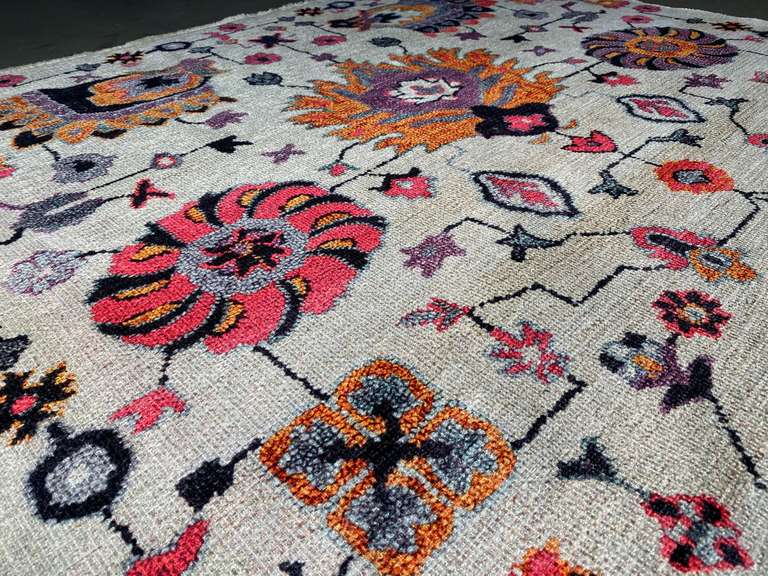 COLORFUL 8x10 RUG