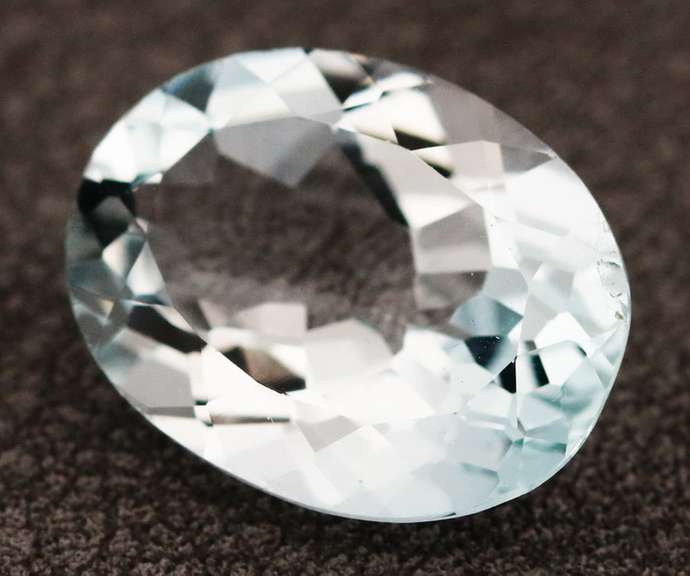 Stunning 10.49ct UNTREATED diamond white Topaz