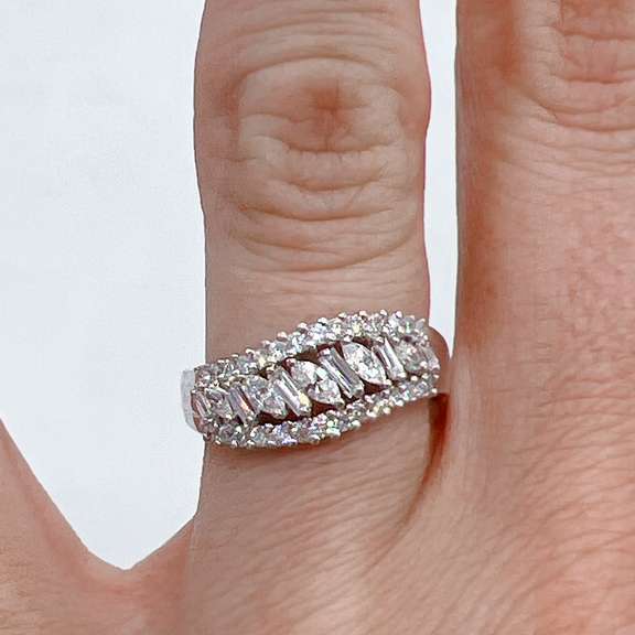 18kt White Gold & Diamond Band Ring