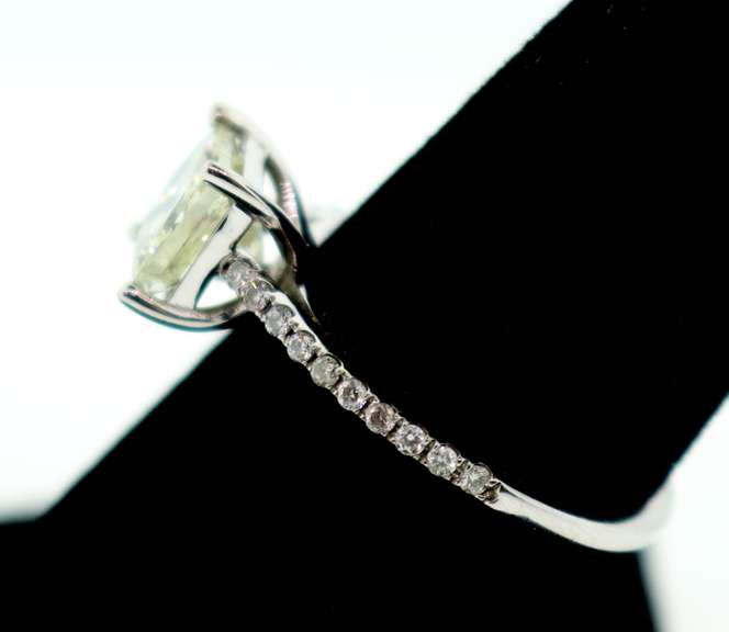 14k white gold ladies diamond engagement ring