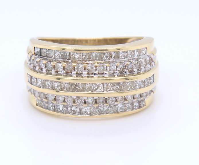Fabulous Yellow Gold Diamond Wedding Band