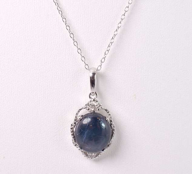 Gorgeous 9.71CTS Cabochon-Cut Star Sapphire & 0.11CTW Diamond Necklace in Sterling Silver