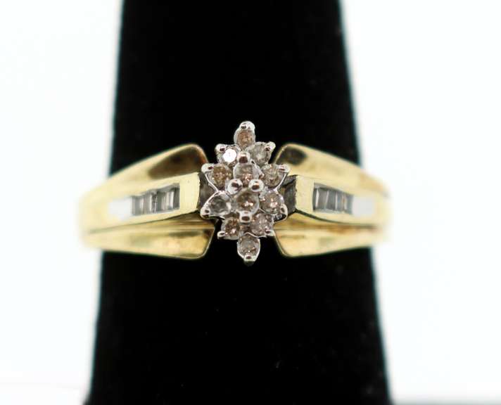 Beautiful 10k Gold Diamond Cluster Ring Flanked with Baguette Diamonds