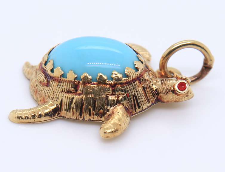 Stunning Yellow Gold Turqoise Turtle Charm Pendant